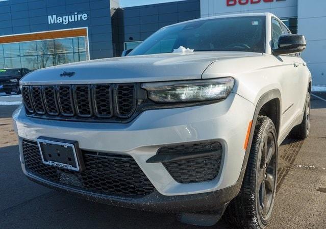 new 2025 Jeep Grand Cherokee car, priced at $42,499