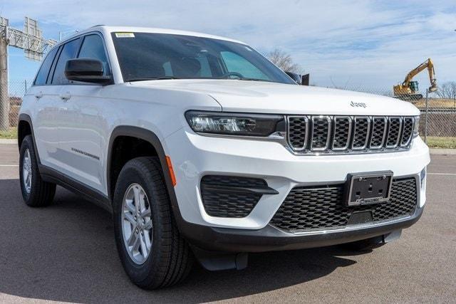 new 2025 Jeep Grand Cherokee car, priced at $40,125