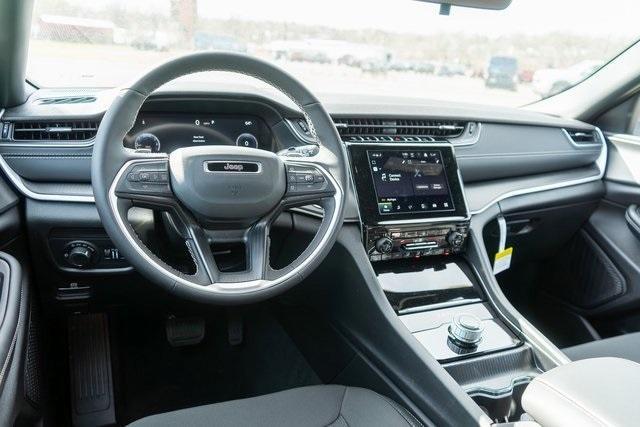 new 2025 Jeep Grand Cherokee car, priced at $40,125