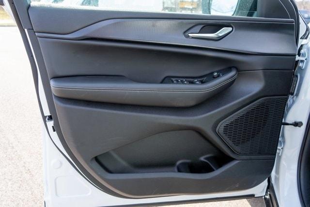 new 2025 Jeep Grand Cherokee car, priced at $40,125