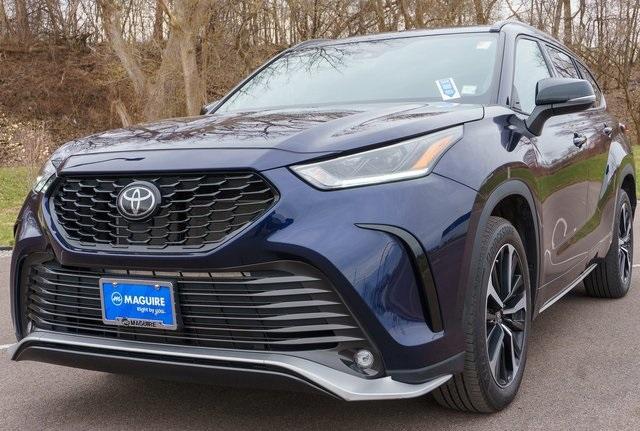 used 2022 Toyota Highlander car, priced at $37,999