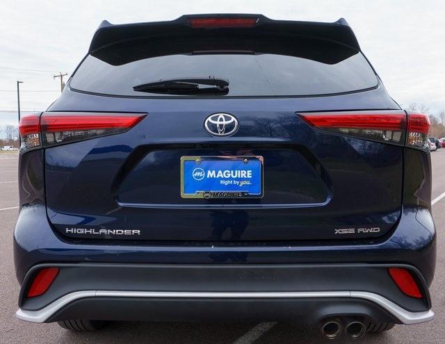 used 2022 Toyota Highlander car, priced at $37,999