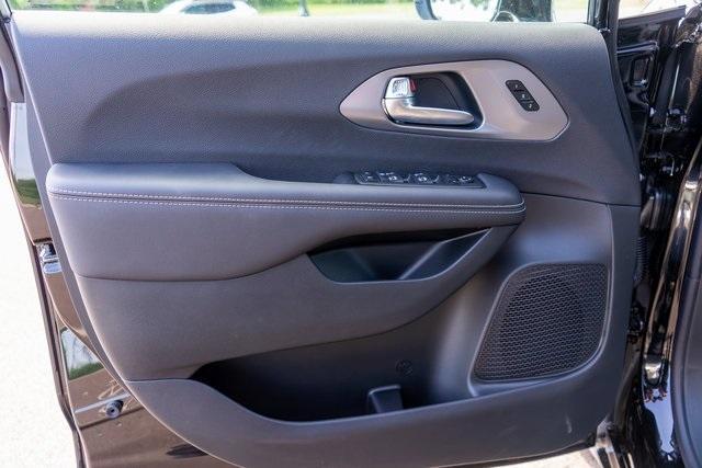 new 2025 Chrysler Pacifica car, priced at $43,147
