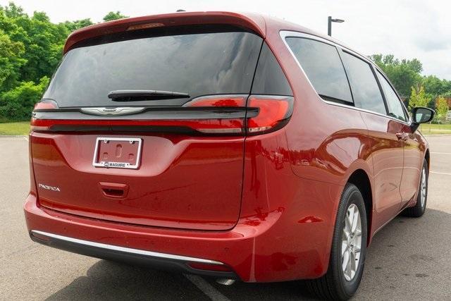 new 2025 Chrysler Pacifica car, priced at $43,642