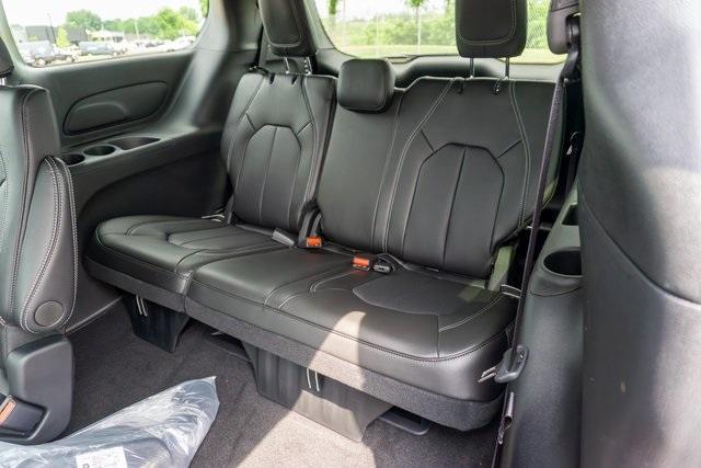 new 2025 Chrysler Pacifica car, priced at $43,642