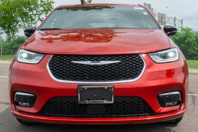 new 2025 Chrysler Pacifica car, priced at $43,642