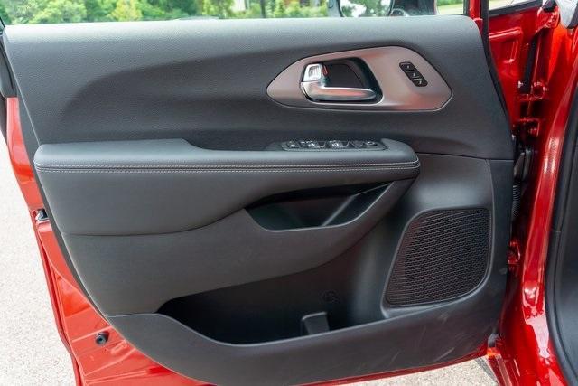 new 2025 Chrysler Pacifica car, priced at $43,642
