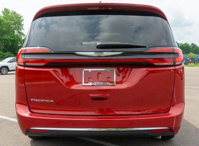 new 2025 Chrysler Pacifica car, priced at $43,642