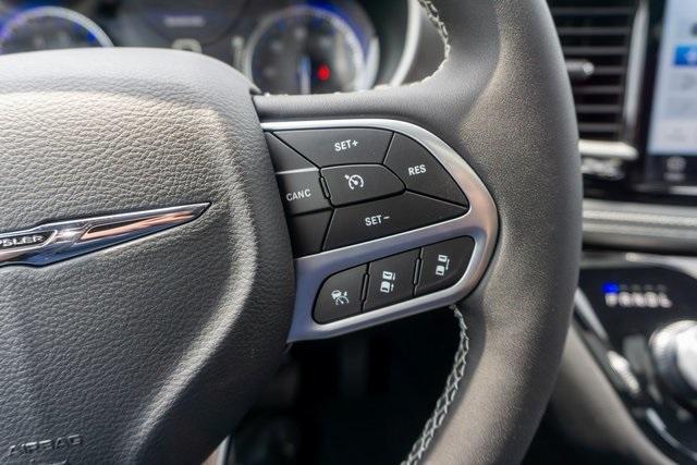 new 2025 Chrysler Pacifica car, priced at $43,642