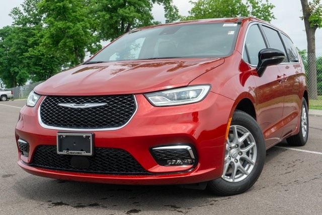 new 2025 Chrysler Pacifica car, priced at $43,642