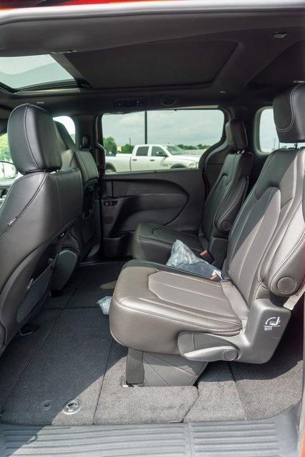 new 2025 Chrysler Pacifica car, priced at $43,642