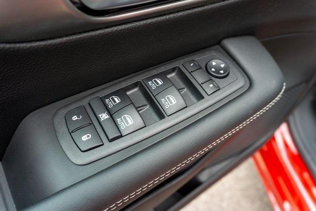 new 2025 Chrysler Pacifica car, priced at $43,642