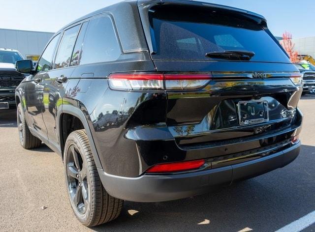 new 2025 Jeep Grand Cherokee car, priced at $48,999