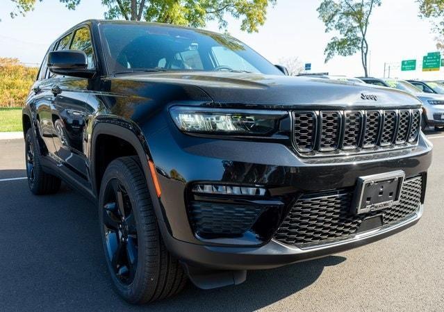 new 2025 Jeep Grand Cherokee car, priced at $48,999