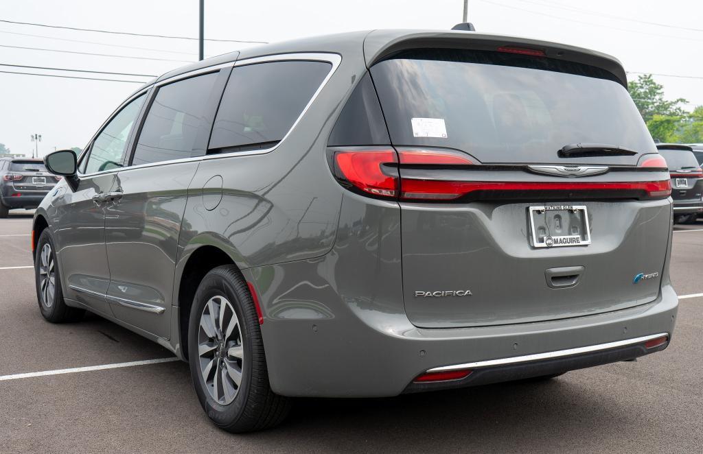 new 2023 Chrysler Pacifica Hybrid car, priced at $40,499