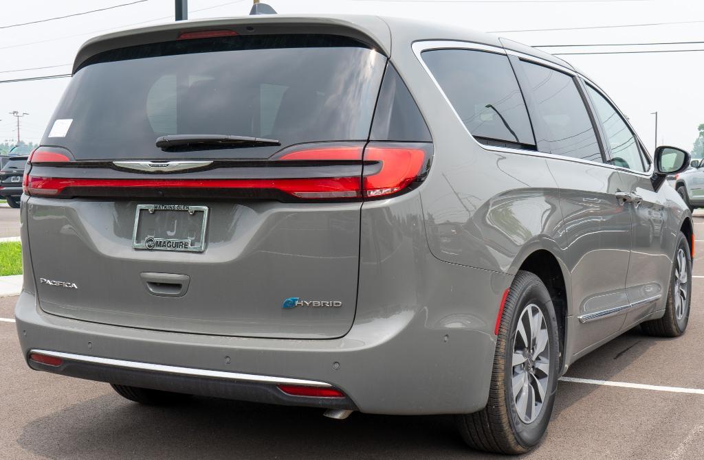 new 2023 Chrysler Pacifica Hybrid car, priced at $40,499