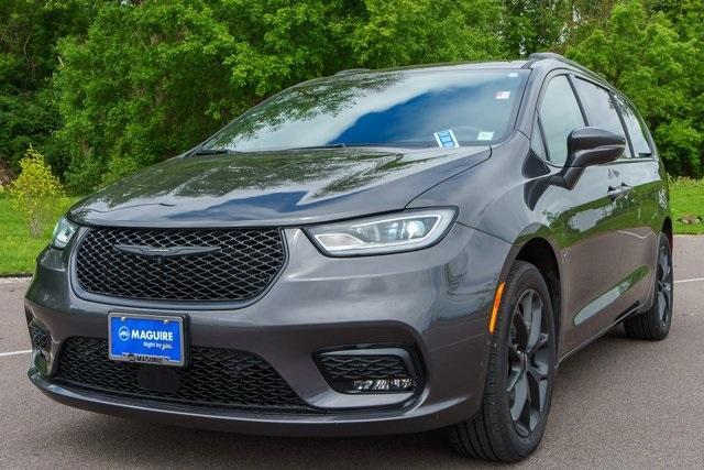 used 2022 Chrysler Pacifica car, priced at $34,999