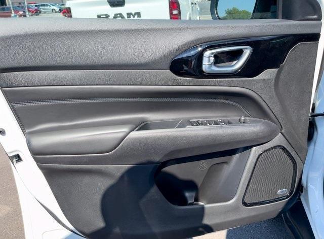 new 2025 Jeep Compass car, priced at $35,999