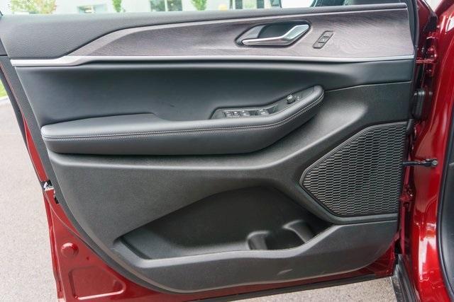 new 2025 Jeep Grand Cherokee L car, priced at $43,999