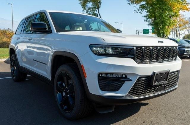 new 2025 Jeep Grand Cherokee car, priced at $48,499