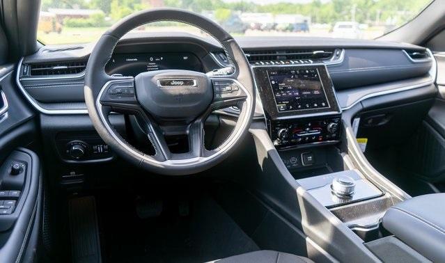 new 2025 Jeep Grand Cherokee car, priced at $40,143