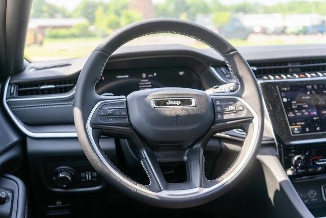 new 2025 Jeep Grand Cherokee car, priced at $40,143