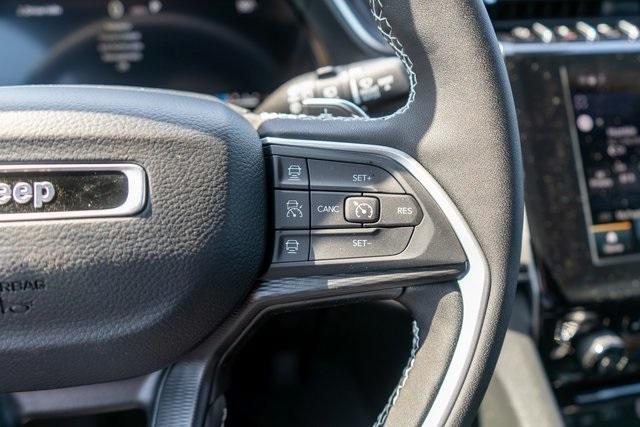 new 2025 Jeep Grand Cherokee car, priced at $40,143