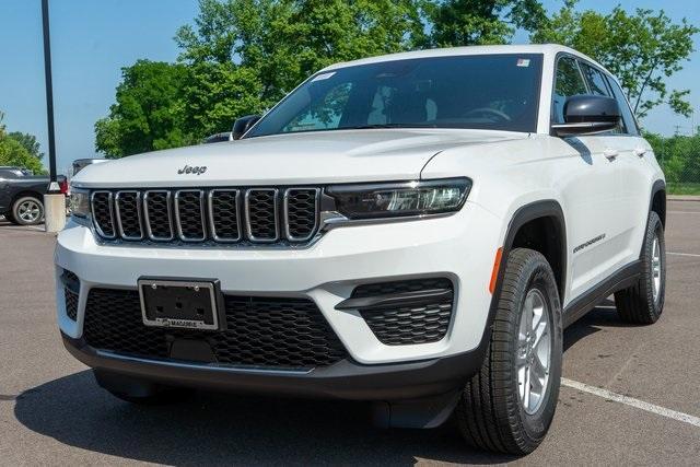 new 2025 Jeep Grand Cherokee car, priced at $40,143