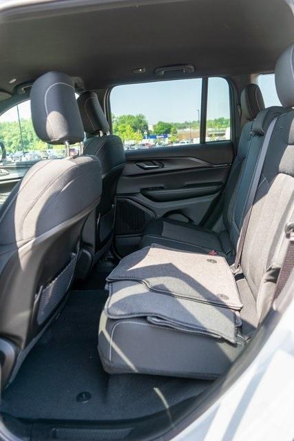 new 2025 Jeep Grand Cherokee car, priced at $40,143