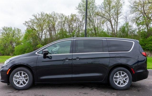 used 2023 Chrysler Pacifica car, priced at $23,999