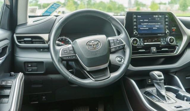 used 2022 Toyota Highlander car, priced at $34,799