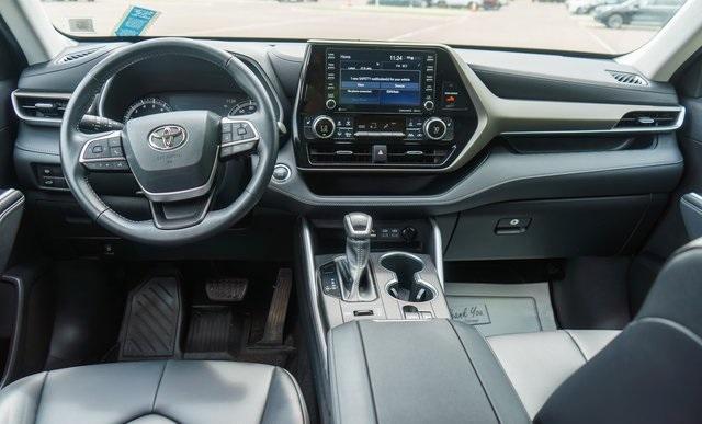 used 2022 Toyota Highlander car, priced at $34,799