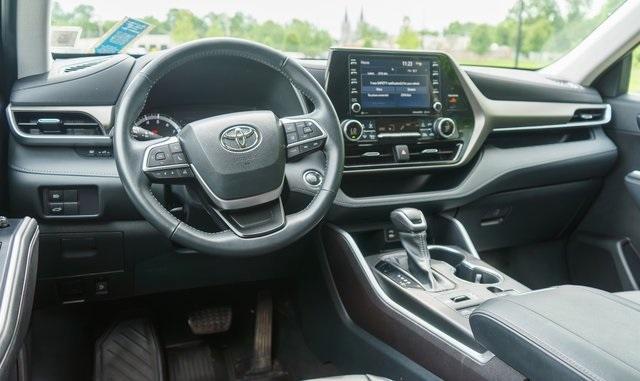 used 2022 Toyota Highlander car, priced at $34,799