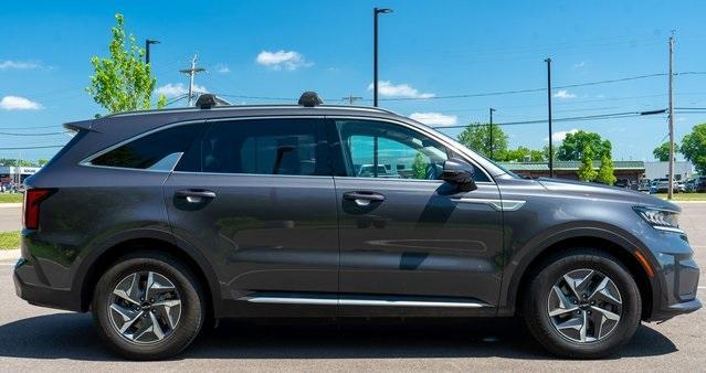 used 2022 Kia Sorento Hybrid car, priced at $26,000