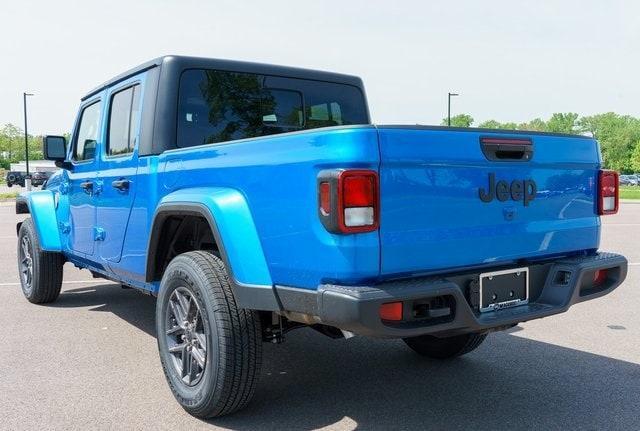 new 2025 Jeep Gladiator car, priced at $45,358