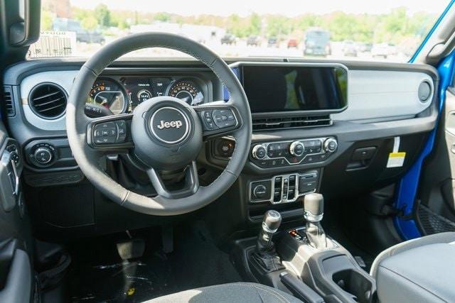 new 2025 Jeep Gladiator car, priced at $45,358