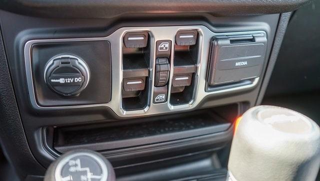 new 2025 Jeep Gladiator car, priced at $45,358