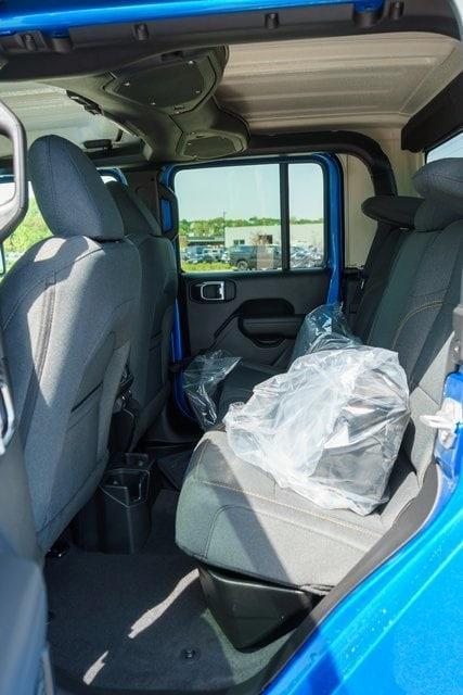 new 2025 Jeep Gladiator car, priced at $45,358