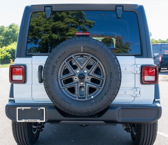 new 2025 Jeep Wrangler car, priced at $47,195