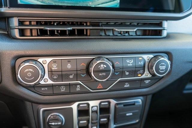 new 2025 Jeep Wrangler car, priced at $47,195