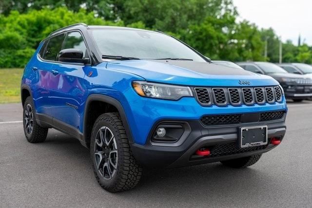 new 2024 Jeep Compass car, priced at $32,999