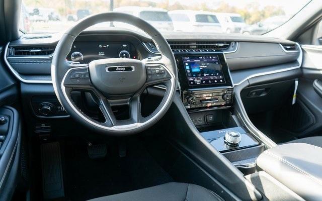 new 2025 Jeep Grand Cherokee car, priced at $39,249