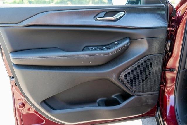 new 2025 Jeep Grand Cherokee car, priced at $38,749