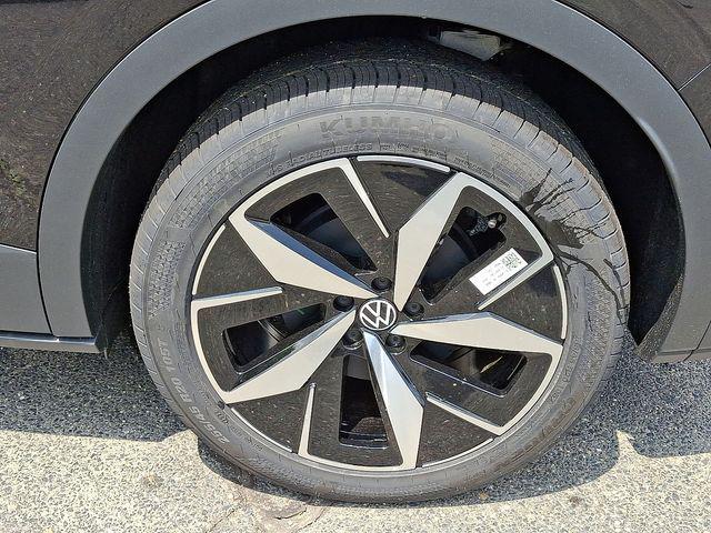 new 2025 Volkswagen ID.4 car, priced at $45,740