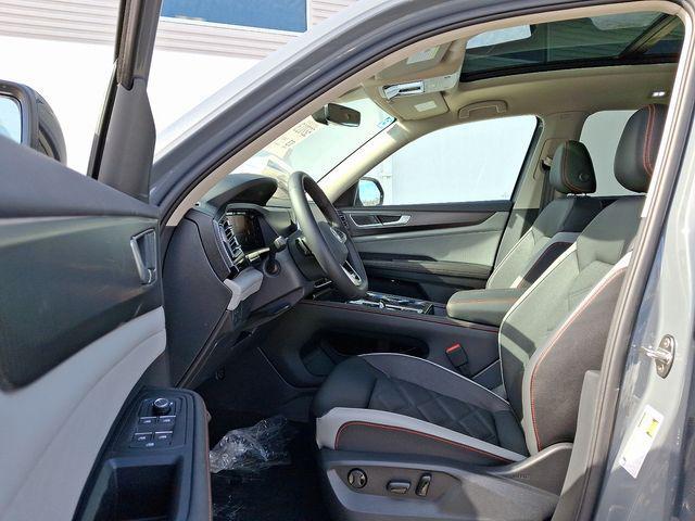 new 2025 Volkswagen Atlas car, priced at $43,478
