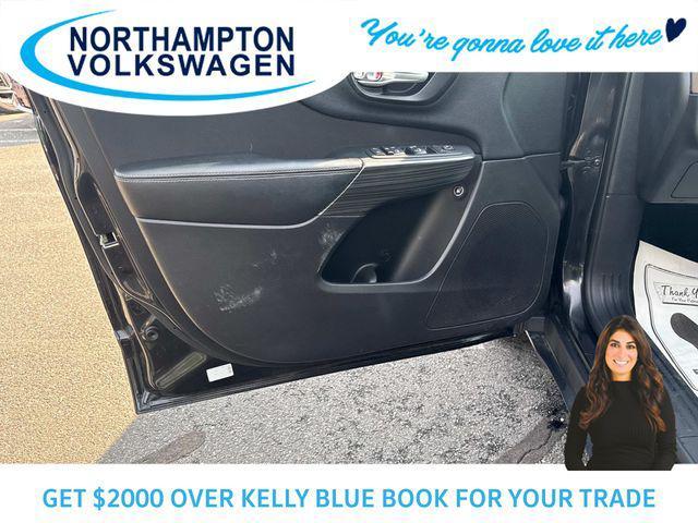 used 2015 Jeep Cherokee car, priced at $10,818