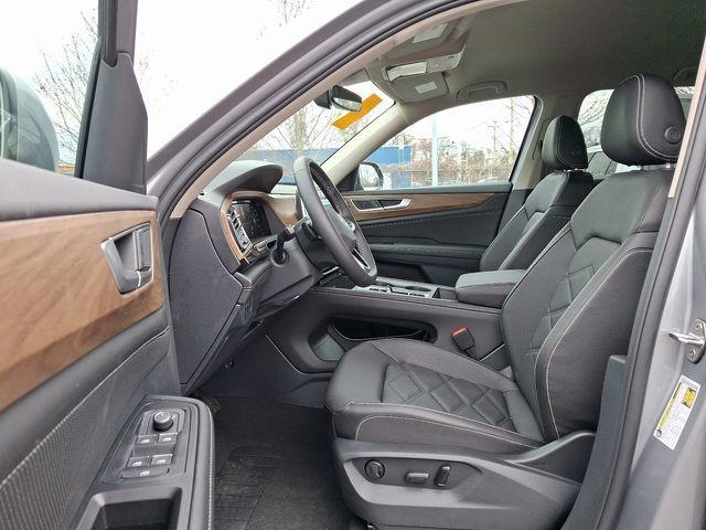 new 2025 Volkswagen Atlas car, priced at $37,002