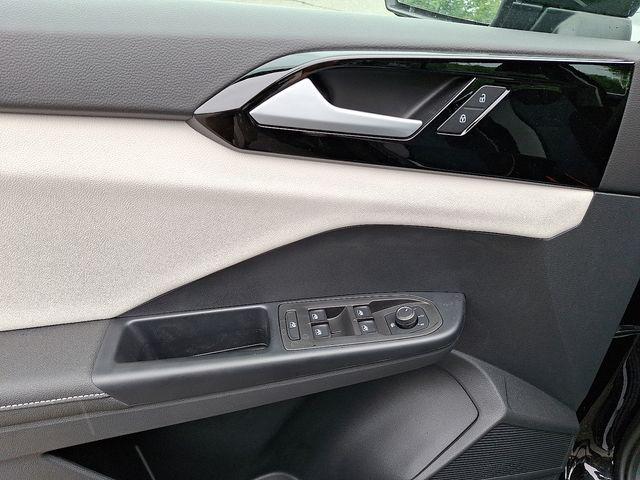 new 2025 Volkswagen Taos car, priced at $27,389