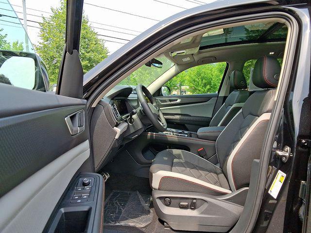 new 2025 Volkswagen Atlas car, priced at $43,693
