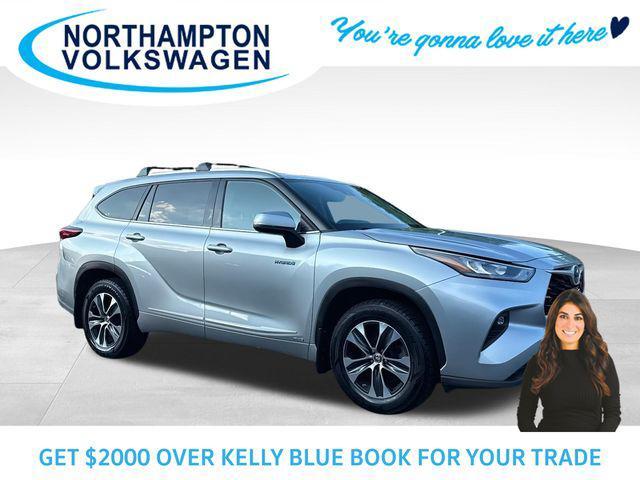 used 2020 Toyota Highlander Hybrid car, priced at $27,654